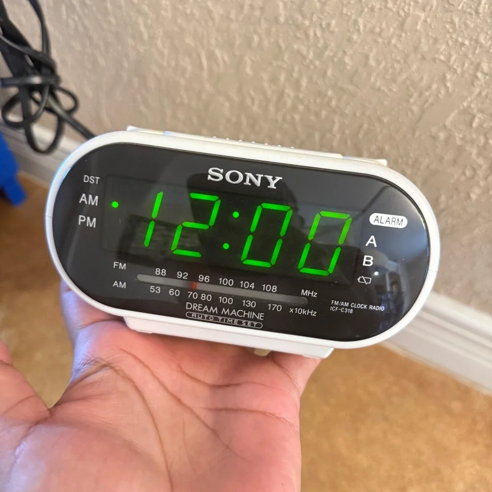 Sony Dream Machine ICF-C318 FM/AM Clock Radio Dual Alarm White Green LED Display